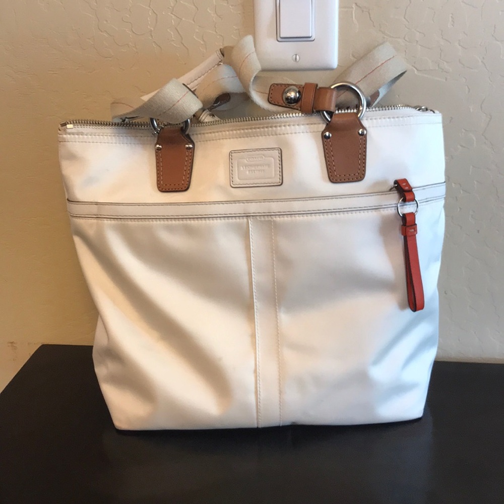 Coach bag white with orange lining